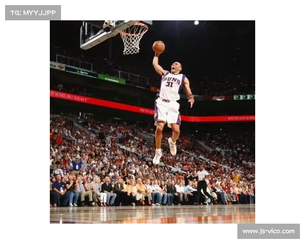 NBA传奇巨星马里昂来蓉 传授小学生篮球技艺 NBA传奇巨星马里昂来蓉 传授小学生篮球技艺