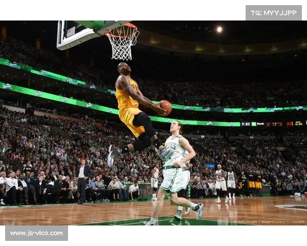 NBA官方回顾詹姆斯生涯十佳进球 扣翻特里💪登顶历史得分王👑 NBA官方回顾詹姆斯生涯十佳进球 扣翻特里💪登顶历史得分王👑